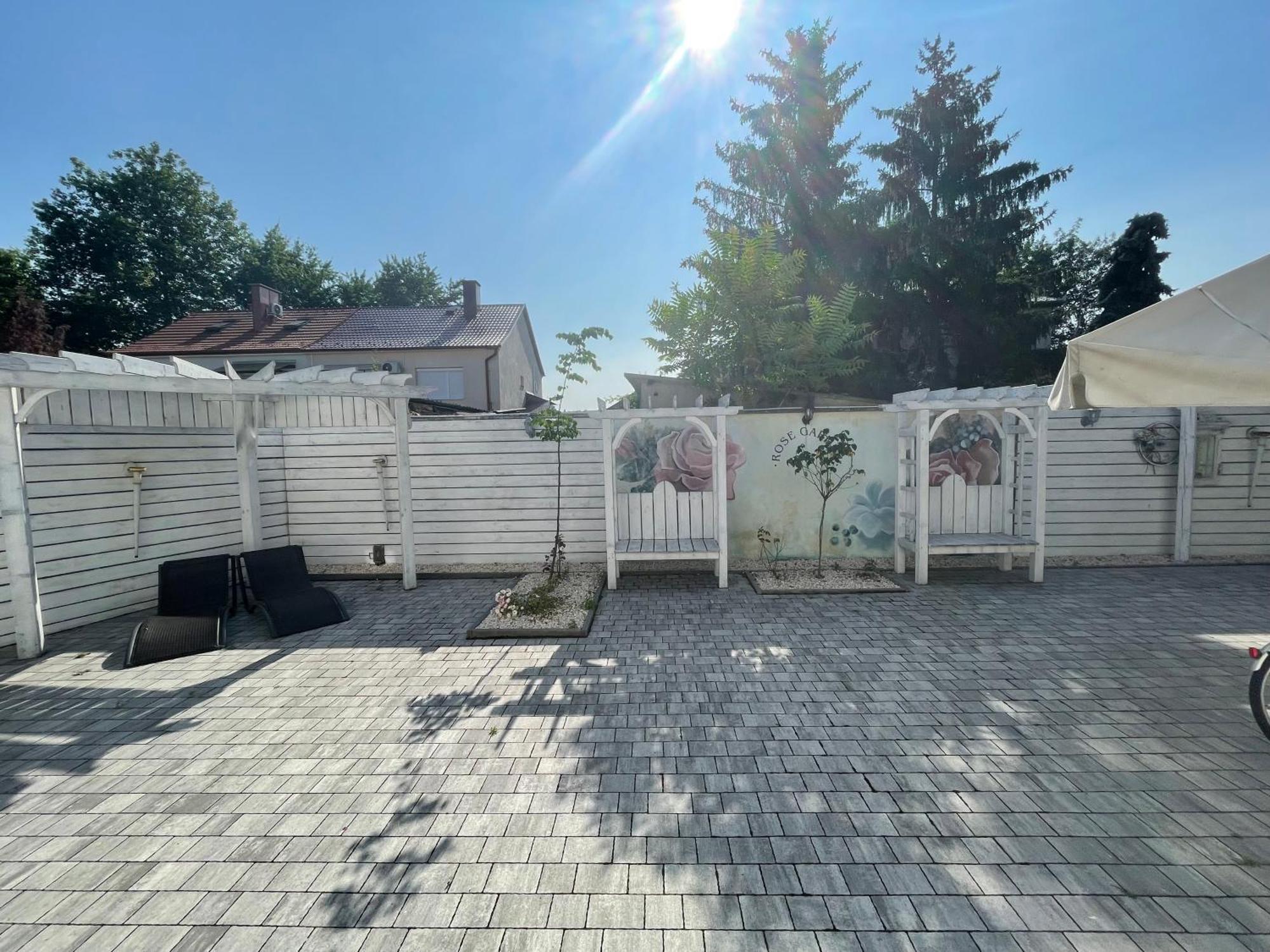 Villa Rose Garden Nyíregyháza Exterior foto